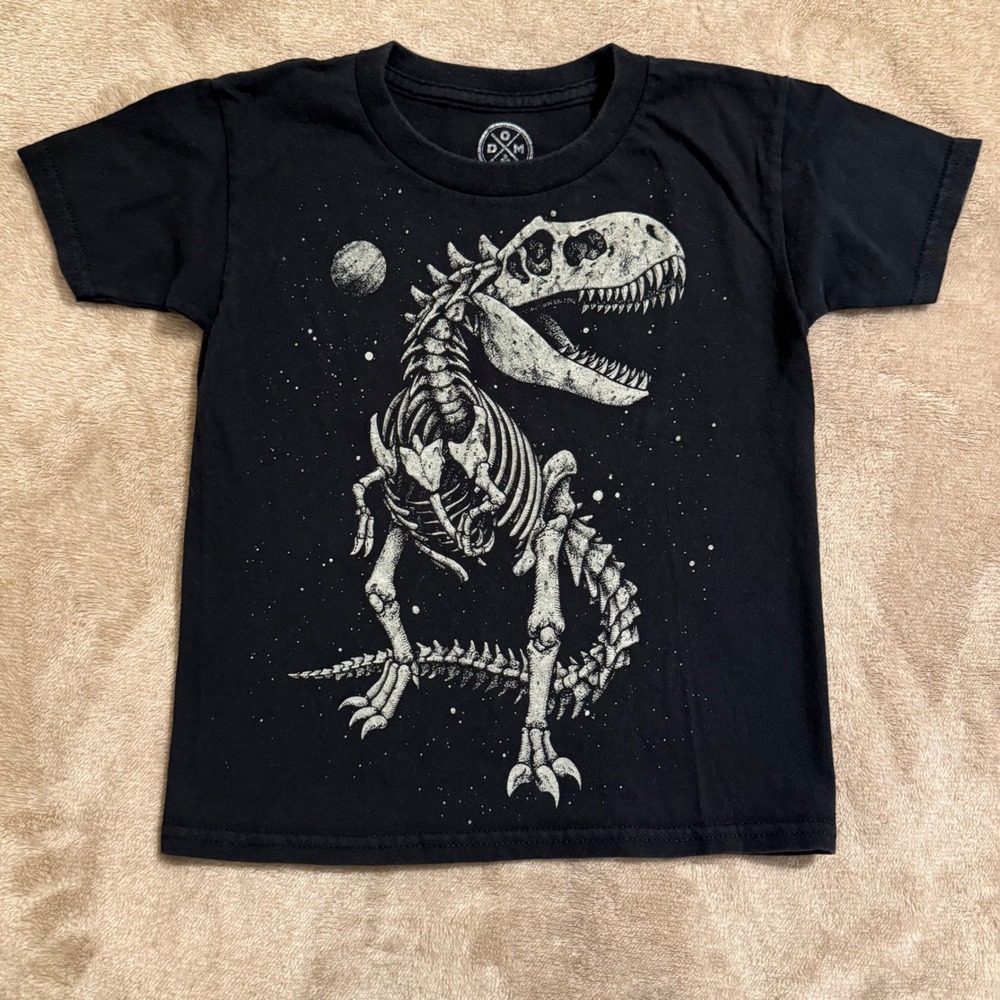 DOM Kids Black T-Rex Dinosaur Skeleton Space Graphic T-Shirt Size XS 4/5